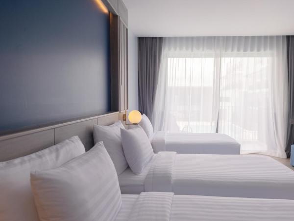 Seabed Grand Hotel Phuket - SHA Extra Plus : photo 4 de la chambre chambre triple - vue sur la piscine