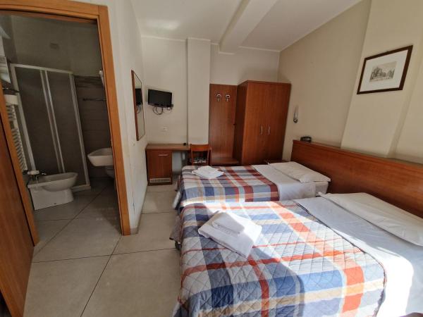 Hotel Bonola : photo 4 de la chambre chambre triple