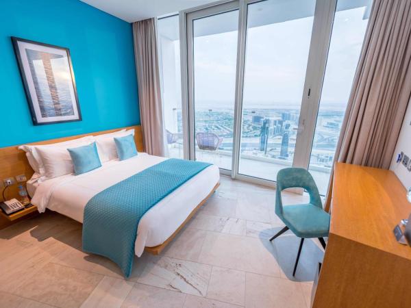 FIVE Jumeirah Village : photo 4 de la chambre hébergement 4 lits come play avec piscine privée