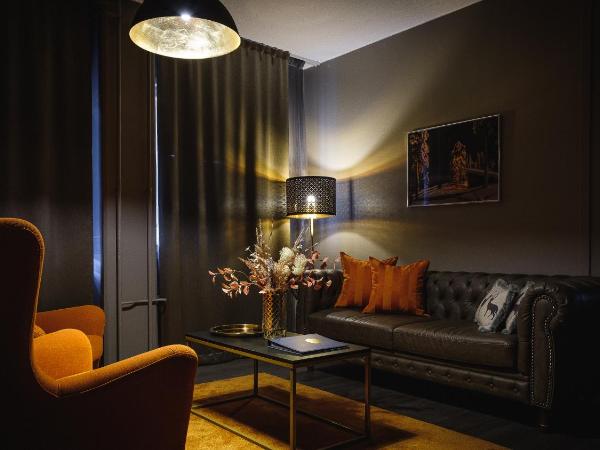 Hotel Golden Circle Suites : photo 1 de la chambre suite familiale de luxe avec balcon