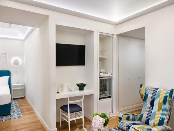 Pazziella Garden & Suites : photo 3 de la chambre suite avec baignoire spa et terrasse