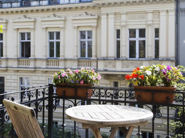 Hotel Residenz Begaswinkel : photo 6 de la chambre chambre double confort avec balcon