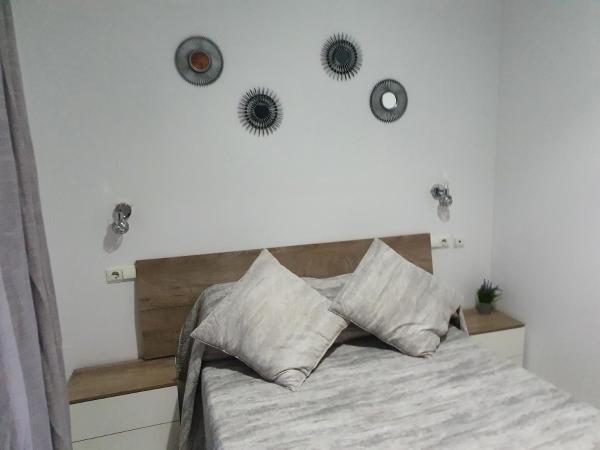 Hostal Puerta Carmona : photo 5 de la chambre chambre double avec balcon