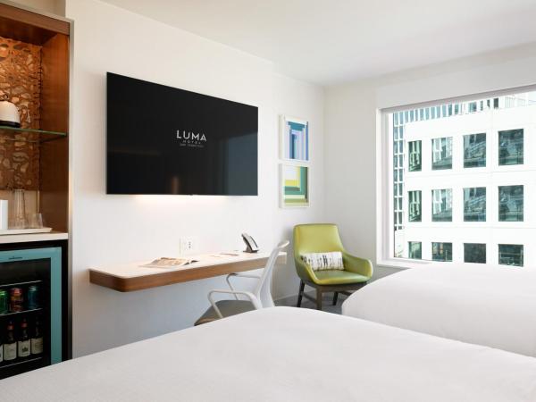 LUMA Hotel San Francisco - #1 Hottest New Hotel in the US 2023 : photo 10 de la chambre chambre deluxe avec 2 lits queen-size