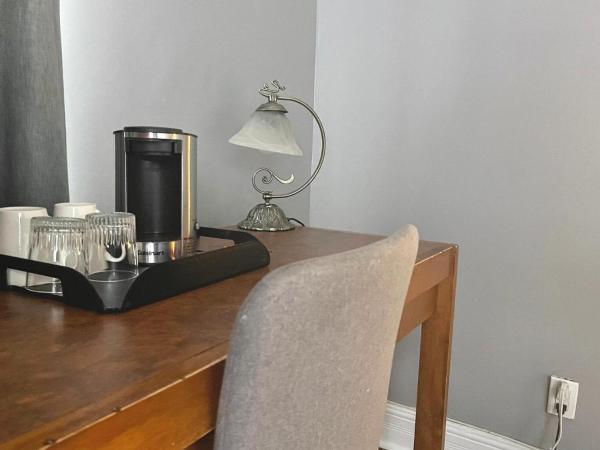 Hotel de Paris Montreal : photo 7 de la chambre chambre supérieure lit queen-size