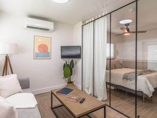 Luxury Tiny Home 2 Miles from Downtown Orlando : photo 6 de la chambre chambre lit queen-size