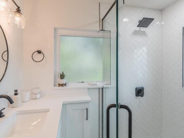 Luxury Tiny Home 2 Miles from Downtown Orlando : photo 10 de la chambre chambre lit queen-size 