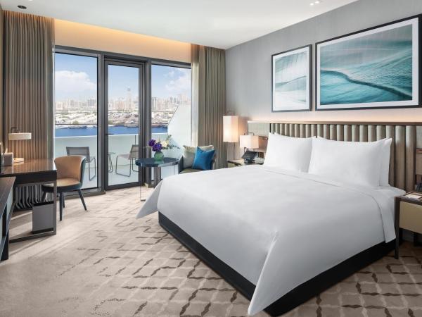 Address Grand Creek Harbour : photo 1 de la chambre chambre premier avec balcon privé - vue sur crique