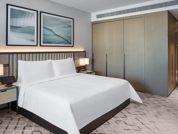 Address Grand Creek Harbour : photo 2 de la chambre chambre premier avec balcon privé - vue sur crique