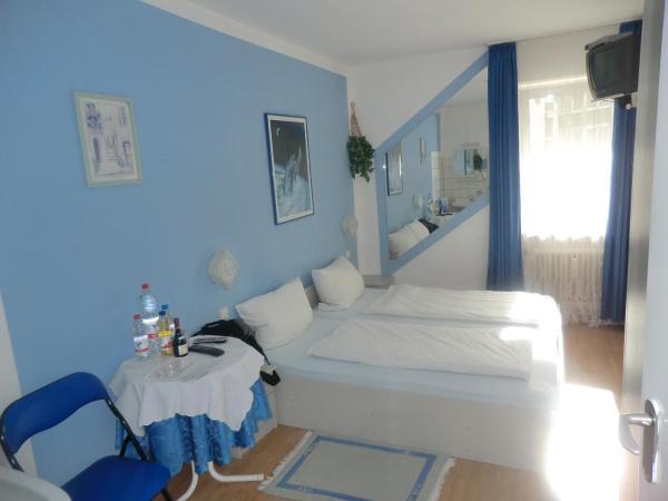 Hotel Pension Haydn : photo 6 de la chambre chambre double - salle de bains commune