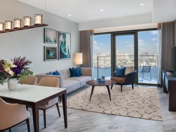 Address Grand Creek Harbour : photo 1 de la chambre suite skyline avec vue sur crique et accès au salon club - boissons et canapés en soirée, rafraîchissements toute la journée, lit king size