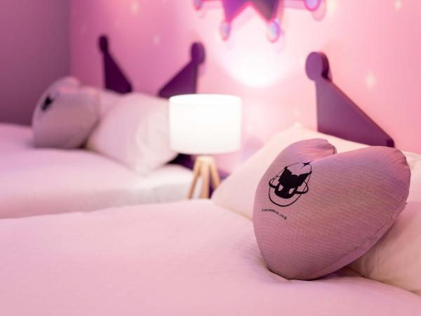 RESI STAY THE KYOTO : photo 6 de la chambre cosmic kuromi - chambre de caractère avec 2 lits doubles