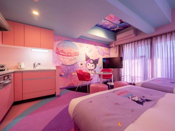 RESI STAY THE KYOTO : photo 2 de la chambre cosmic kuromi - chambre de caractère avec 2 lits doubles