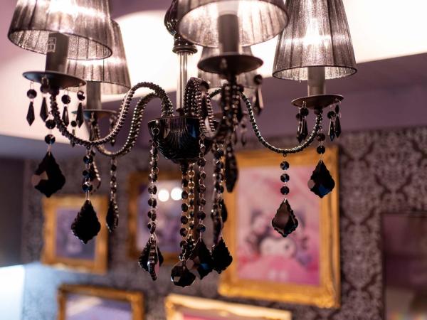 RESI STAY THE KYOTO : photo 5 de la chambre gothic lolita kuromi - chambre de caractère avec 2 lits doubles