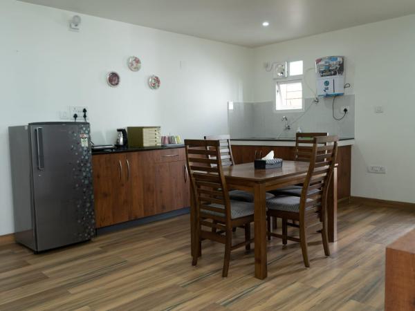 Regal Suites : photo 2 de la chambre chambre double avec balcon