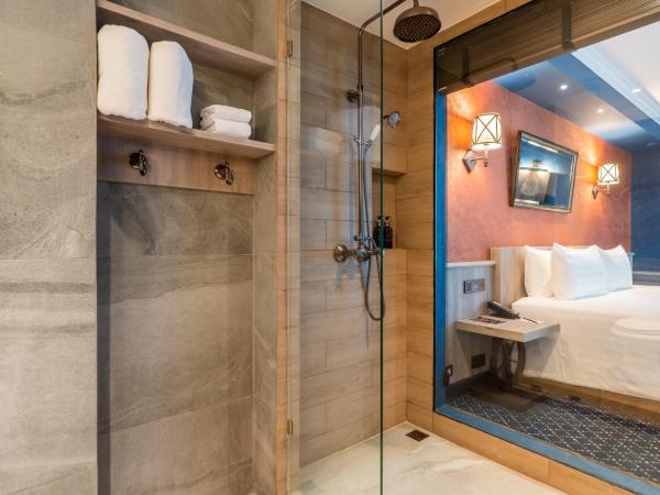 The Coach Hotel Sukhumvit - Asok BTS Bangkok by Compass Hospitality : photo 9 de la chambre hébergement 1st class coach - lit double