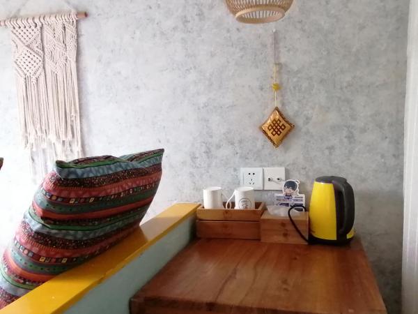 Hangzhou Citynest Music B&B 杭州栖息地音乐桌游民宿 : photo 2 de la chambre chambre lit king-size