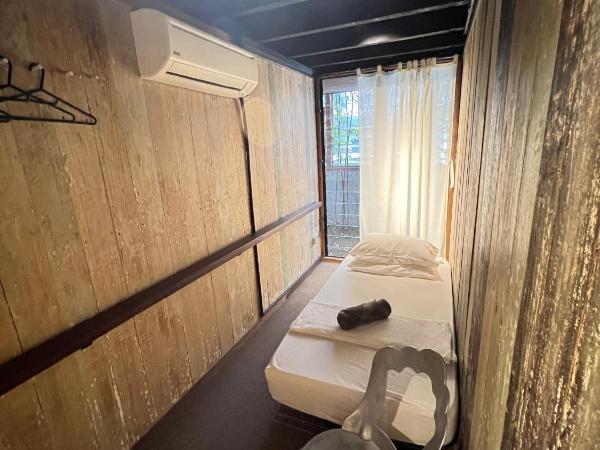 Frenz Republic - SELF CHECK IN : photo 2 de la chambre chambre simple avec toilettes communes