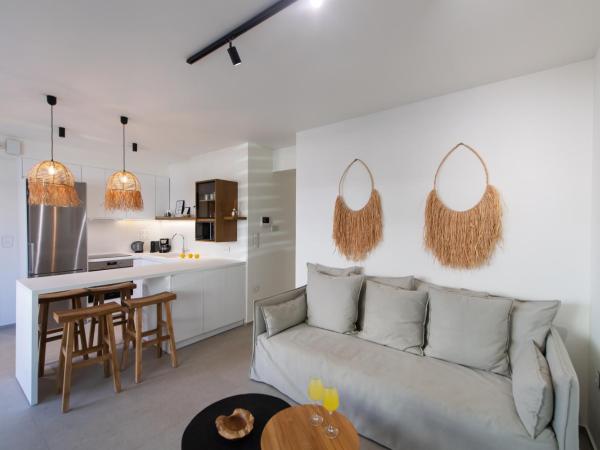 Pnoe - Feel at Home : photo 3 de la chambre appartement - vue sur jardin