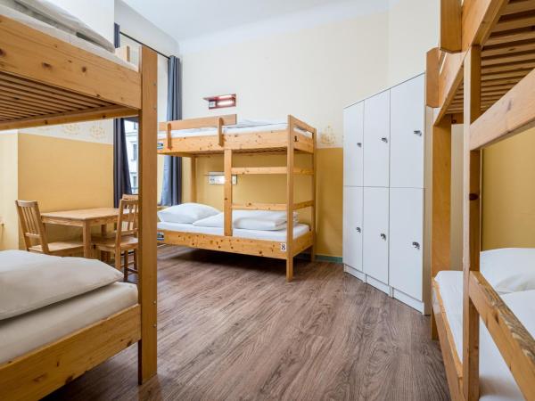 Hostel Mondpalast : photo 1 de la chambre lit dans dortoir mixte de 8 lits