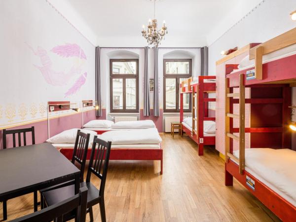 Hostel Mondpalast : photo 9 de la chambre lit dans dortoir mixte de 6 lits