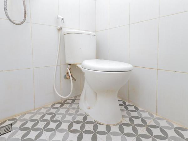 RedDoorz near BG Junction Surabaya : photo 9 de la chambre chambre double Économique