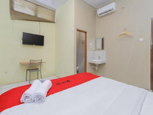 RedDoorz near BG Junction Surabaya : photo 5 de la chambre chambre deluxe
