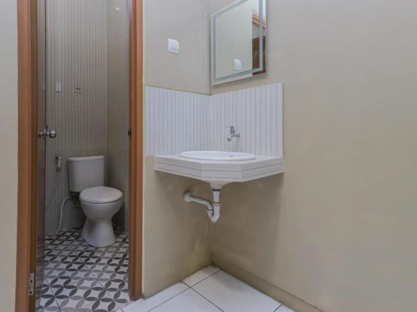 RedDoorz near BG Junction Surabaya : photo 4 de la chambre chambre deluxe