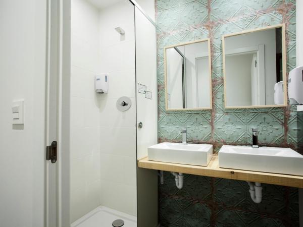 Koba Hostel : photo 4 de la chambre lit simple dans dortoir de 10 lits