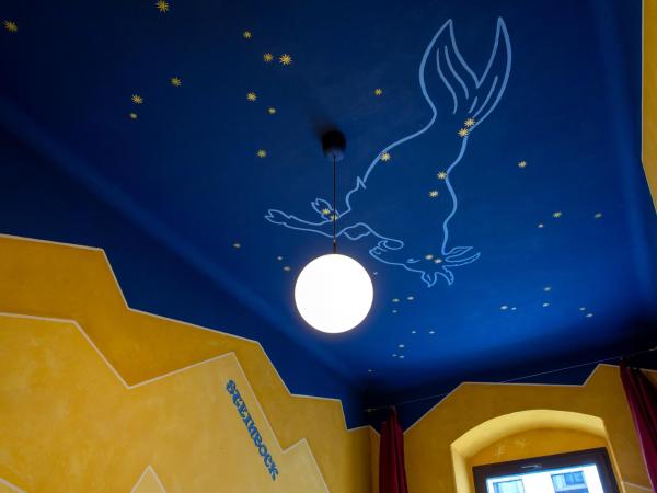 Hostel Mondpalast : photo 9 de la chambre chambre lits jumeaux avec salle de bains commune