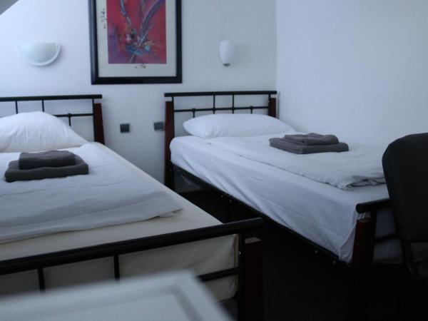 Hotel Berliner Hof : photo 3 de la chambre chambre deluxe avec 2 lits queen-size