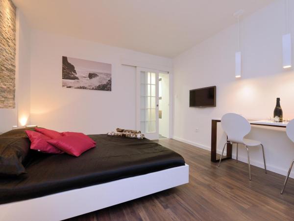 Guest house D&G -I apartment & room : photo 2 de la chambre chambre double deluxe avec balcon