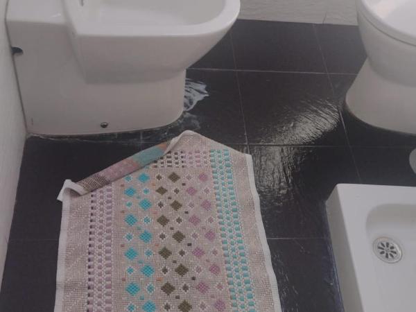 Sweet Love Family Budget : photo 3 de la chambre chambre simple avec salle de bains extérieure privative