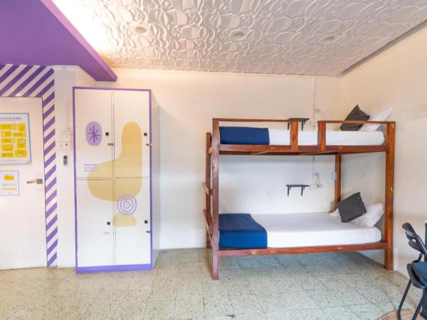 Locomo Mumbai - Stay Work Eat : photo 2 de la chambre lit dans dortoir mixte de 6 lits