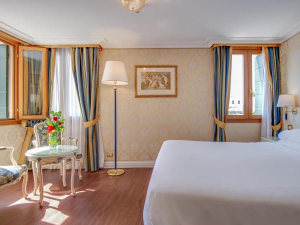 Hotel Antiche Figure : photo 9 de la chambre chambre double deluxe - vue sur canal