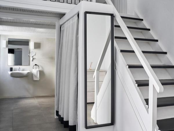 Mr and Mrs White Santorini : photo 1 de la chambre chambre supérieure pour personnes à mobilité réduite - vue sur mer