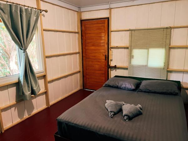 LONELY GROOVE : photo 3 de la chambre bungalow standard avec ventilateur