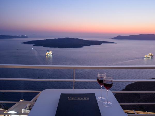 Nefeles Luxury Suites : photo 1 de la chambre suite junior avec jacuzzi - vue sur coucher de soleil