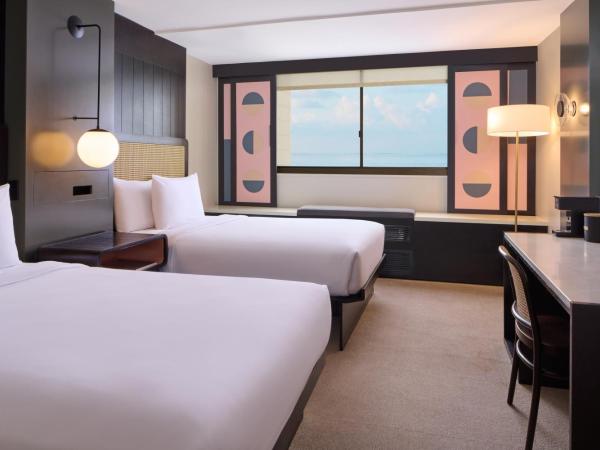 Hotel Renew : photo 1 de la chambre hébergement avec 2 lits doubles - vue sur océan