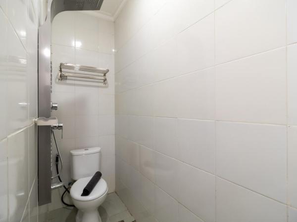 Urbanview Hotel Bizhome Artha Gading Boulevard by RedDoorz : photo 6 de la chambre chambre double supérieure