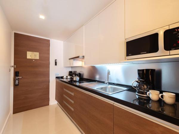 Oakwood Residence Sukhumvit 24 : photo 8 de la chambre suite 2 chambres