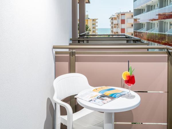 Hotel Alexander : photo 4 de la chambre chambre familiale supérieure