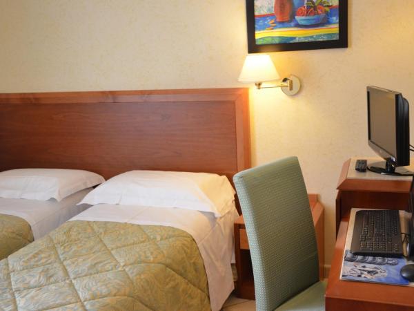 Hotel Mia Cara & Spa : photo 8 de la chambre petite chambre lits jumeaux