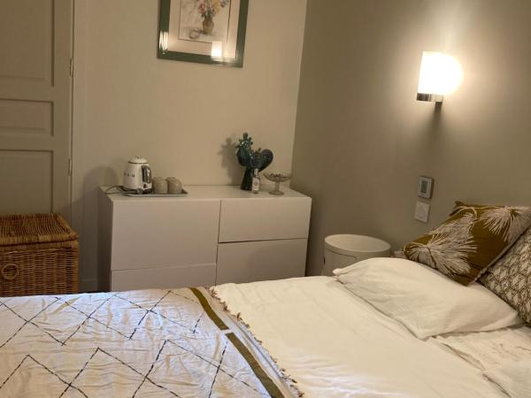 La villa des Amandiers : photo 8 de la chambre chambre double