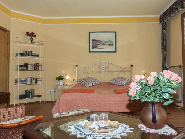 Bellevue Budapest B&B : photo 1 de la chambre chambre double supérieure avec balcon