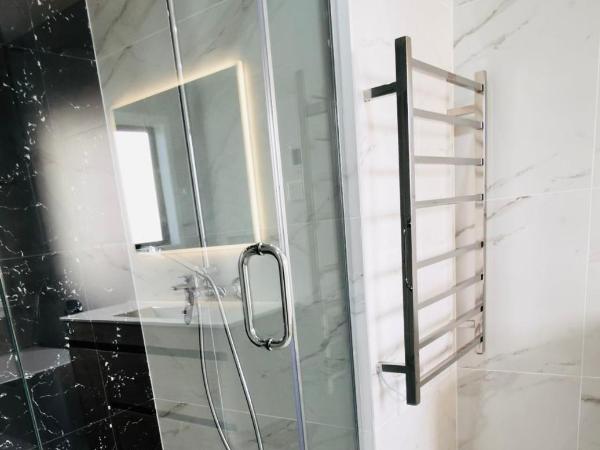 Flat Bush Private Ensuite : photo 6 de la chambre chambre double avec salle de bains privative