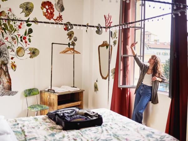 Madama Hostel & Bistrot : photo 2 de la chambre chambre double avec salle de bains privative