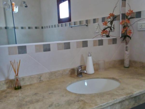 Lo de Chavela : photo 6 de la chambre chambre quadruple avec salle de bains privative