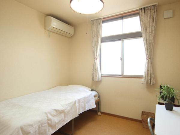 プチバスケット : photo 1 de la chambre chambre simple avec toilettes et douche communes