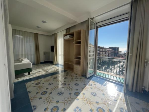 Napolit'amo Hotel Medina : photo 2 de la chambre chambre double ou lits jumeaux de luxe avec balcon et vue sur la ville